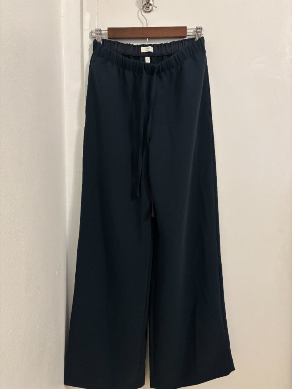 Aritzia Wilfred The Lodge Pants- Crepette- Dark Night Navy - Size Small Tall - Picture 3 of 6